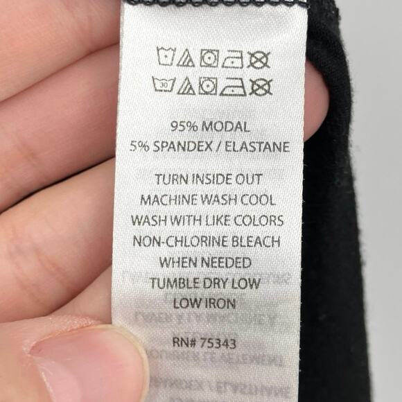 Paraphrase Black Basic Side Slit Loose Fit Lightweight Sleeveless Tank Top Shirt - Picture 5 of 5